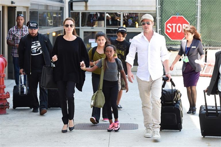 Angelina Jolie ve Brad Pittin özel jet kavgasında yeni detaylar Çocuklardan birini boğazlamaya çalıştı