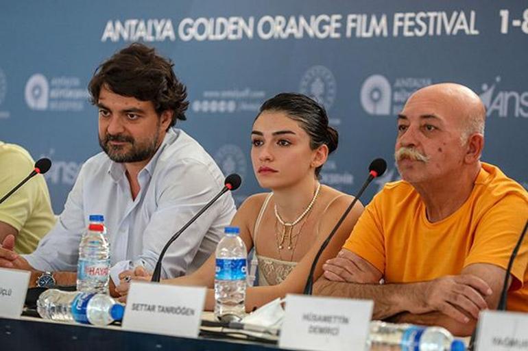 Hazar Ergüçlü sevgilisi Onur Ünlünün filminde hem yapımcı hem oyuncu oldu