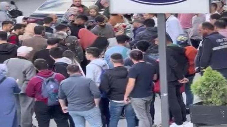 Arnavutköyde taciz iddiası: Öfkeli kalabalıktan jandarma kurtardı