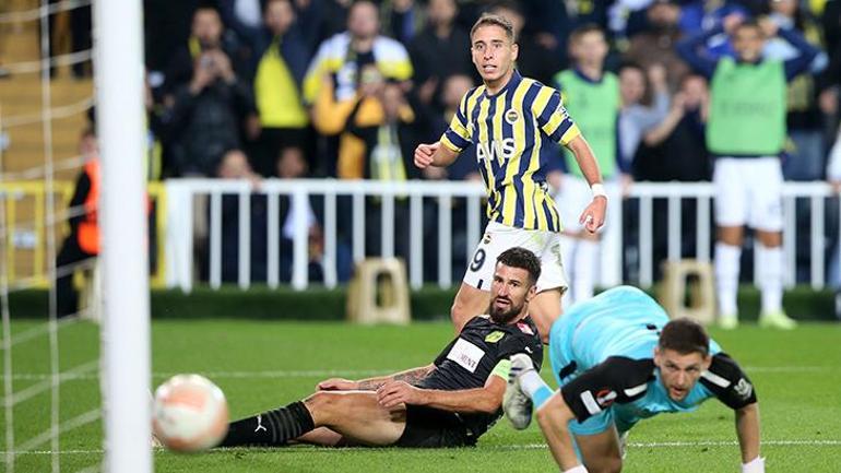 Kadıköyde Emre Mor resitali Taraftarı mest etti