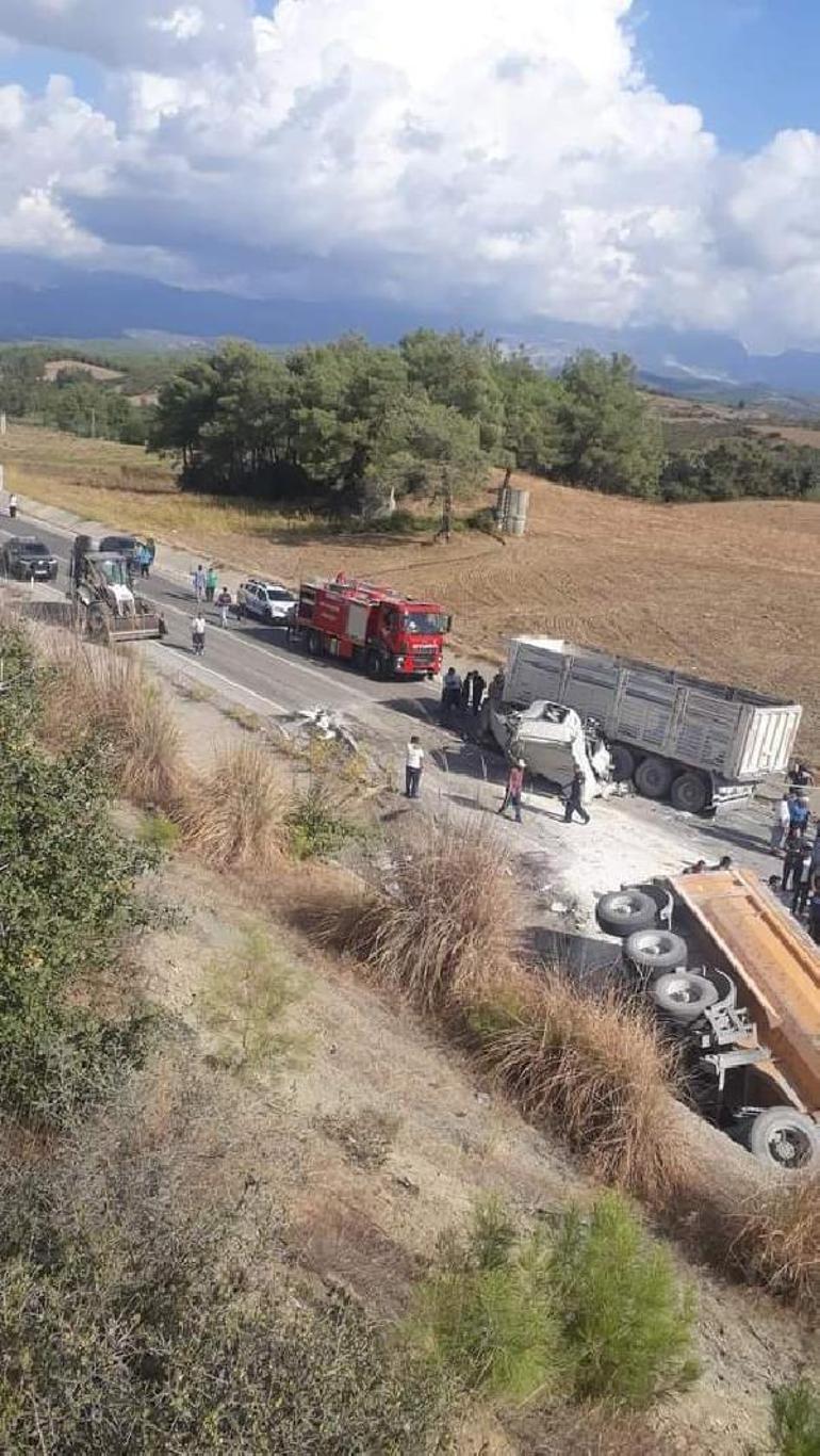 Adanada zincirleme kaza: 3 ölü, 2 yaralı