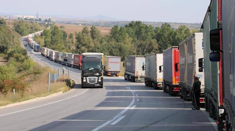 Sınırda 37 kilometrelik çile Bulgaristan yoğunluğu karşılayamıyor