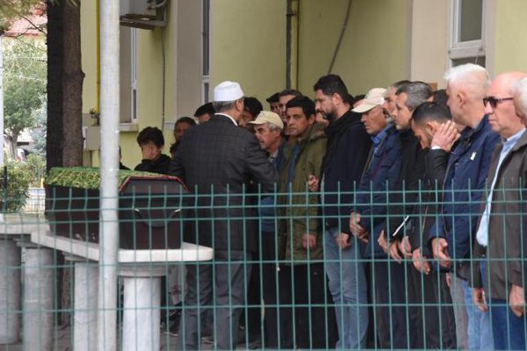 Ehliyetsiz sürücü hayattan kopardı 7 yaşındaki Miraçın cenazesinde yürek yakan an