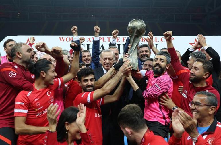 Cumhurbaşkanı Recep Tayyip Erdoğan, Ampute Futbol Milli Takımını yalnız bırakmadı Şampiyonlara tebrik yağdı