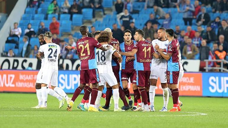Trabzonsporun yıldızına şok tepki Taraftarlar sert çıktı