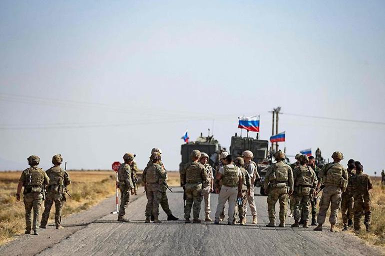 ABD ve Rus askerleri Türkiye sınırında Gülerek poz verdiler