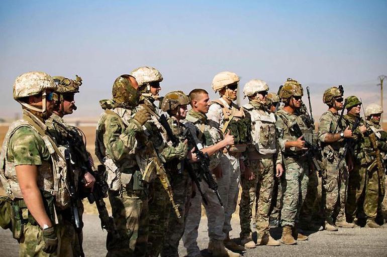 ABD ve Rus askerleri Türkiye sınırında Gülerek poz verdiler