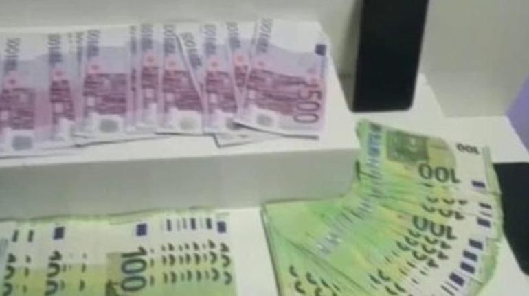 Yaşlı kadını 28 bin 500 dolar dolandırdılar 190 bin euro ile yakalandılar
