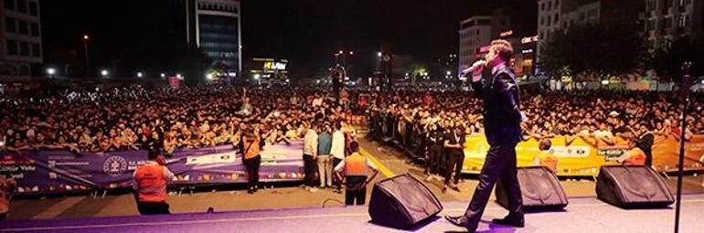 İzzet Yıldızhan, Diyarbakırda hemşehrileri için söyledi
