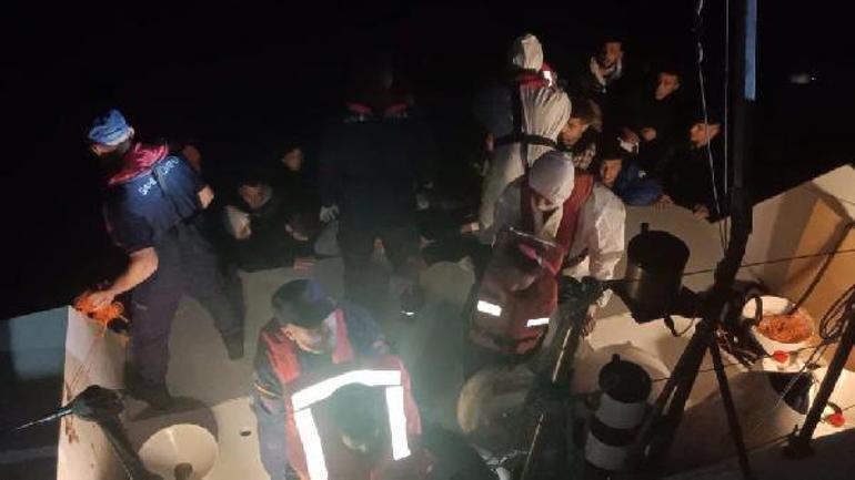 Kuşadası açıklarında geri itilen 51 kaçak göçmen kurtarıldı