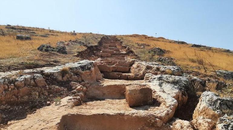 Nerede son bulacak Adıyamanda sıra dışı merdiven uzadıkça uzuyor