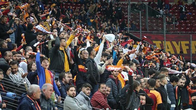 Galatasaray ilklerin gecesinde gol oldu yağdı Hamza attı Ayhan Akman gözyaşlarını tutamadı