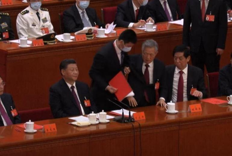 Çinin eski Devlet Başkanı Jintao, salondan çıkarıldı O anlar böyle görüntülendi