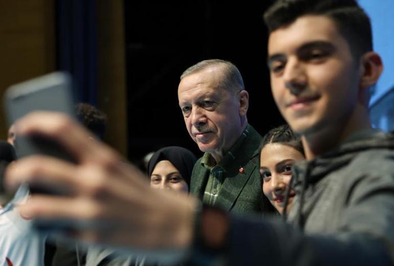 Erdoğandan Kılıçdaroğluna tepki: Birileri gibi FETÖcülerle hamburger yemenin derdinde değiliz
