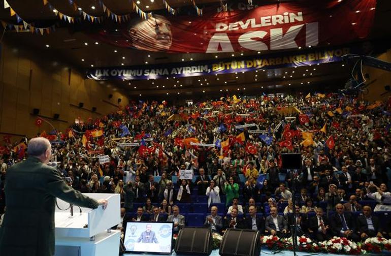Erdoğandan Kılıçdaroğluna tepki: Birileri gibi FETÖcülerle hamburger yemenin derdinde değiliz