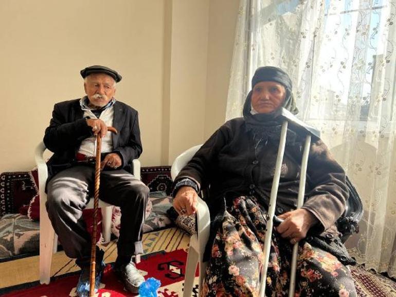 Ev sahipleri tarafından kapıda bırakılan yaşlı çift, yeni evlerine kavuştu