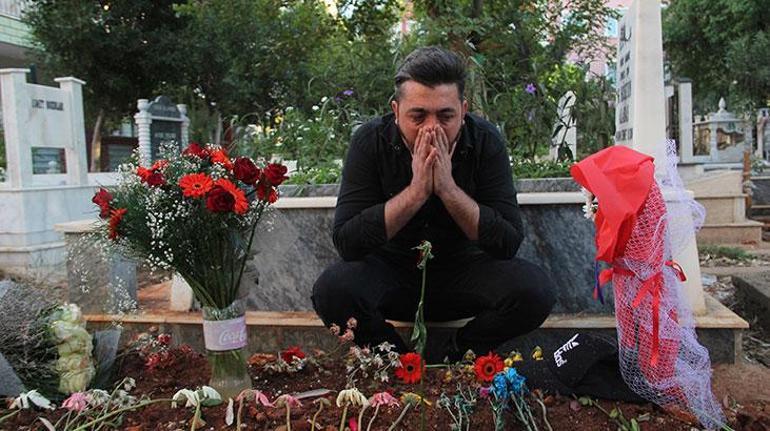 Öğretmeninin evinde ölü bulunan Yiğit, doğum gününde mezarı başında anıldı