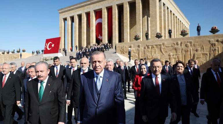 Cumhurbaşkanı Erdoğan ve devlet erkanından Anıtkabire ziyaret