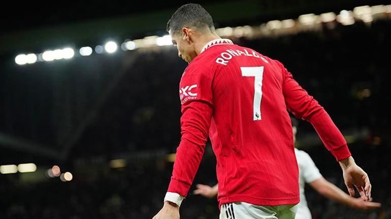 Cristiano Ronaldodan canlı yayında Manchester efsanesine şok