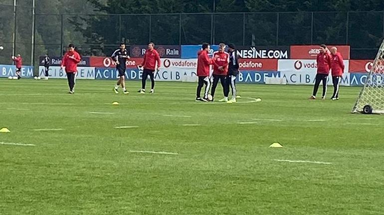 Beşiktaşta Şenol Güneş derbi öncesi yıldız oyuncuyla 10 dakika görüştü