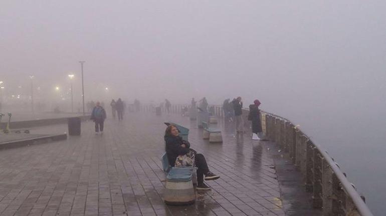 İstanbul güne yoğun sisle başladı Bazı vapur seferleri iptal edildi