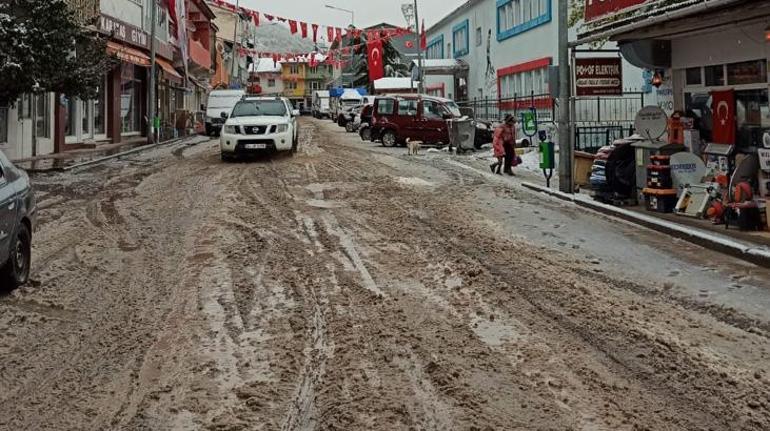 Kar kalınlığı 5 santimetreye ulaştı Sabah manzarayı görenler şoke oldu