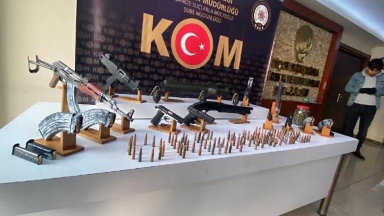 İstanbulda operasyon: Lav silahı, kalaşnikoflar, el bombaları...