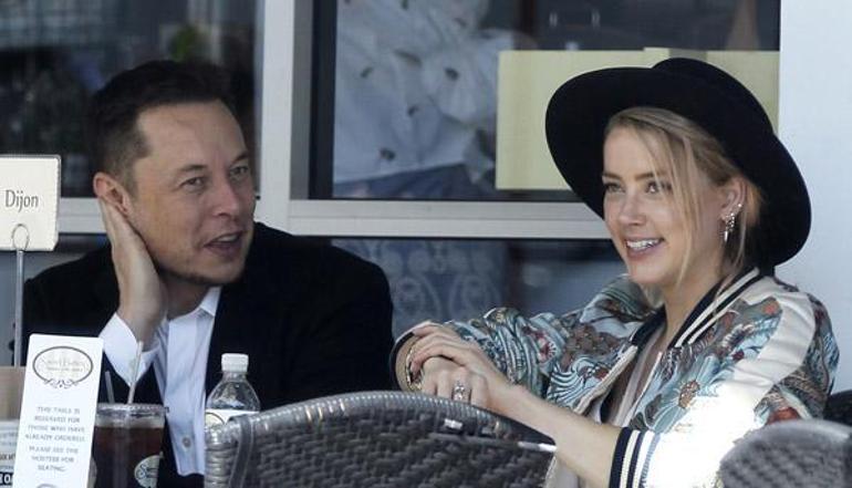 Elon Musk Twitterı satın aldı, eski sevgilisi Amber Heardün hesabı silindi