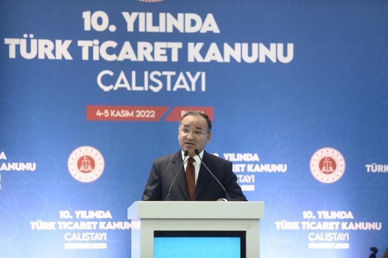 Adalet Bakanı Bozdağ: “Türkiye’de kadınlar kıyafetlerine göre ayrı ayrı muameleye tabi tutulmasınlar istiyoruz”