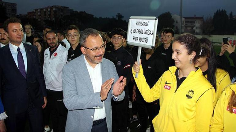 Bakan Kasapoğlu sporcularla bir araya geldi