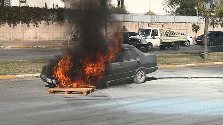 Satış için notere götürmeye hazırlandığı otomobili alev alev yandı
