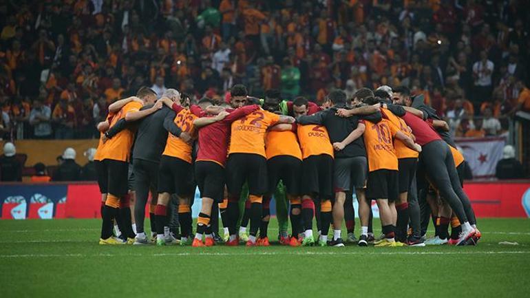 ÖZEL - Beşiktaş derbisinin ardından Galatasaraydan transfer hamlesi Resmi teklif...
