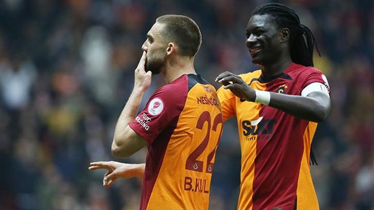 Galatasarayda Bafetimbi Gomis net gol fırsatlarını harcadı Ofspor maçında olay yorum: Biri büyü yaptı galiba