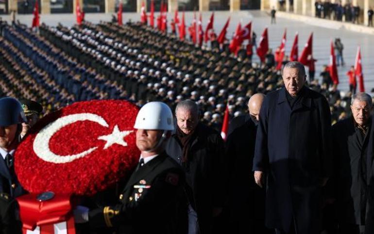 Devlet erkanı Anıtkabirde Anıtkabir Özel Defterine Türkiye Yüzyılı vurgusu