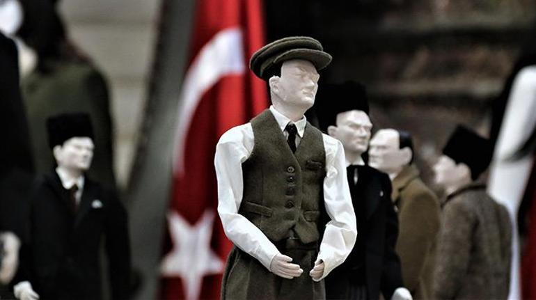 20 kişilik ekip 1.5 yılda dikti Atatürk’ün 15 farklı elbisesinin birebir aynısı