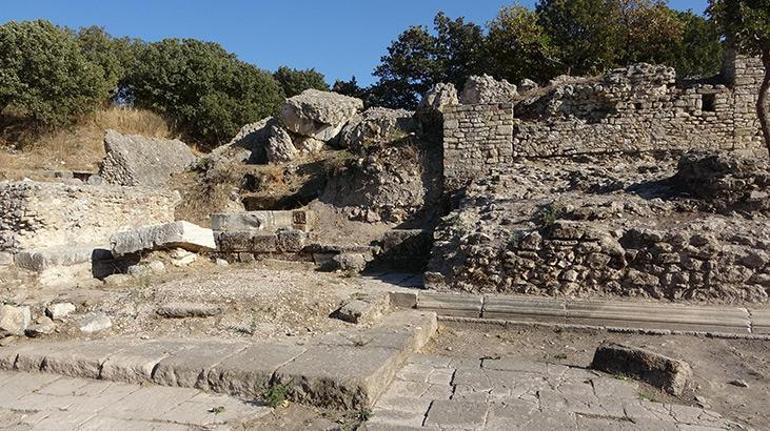 Alexandria Troas Antik Kentinde 1900 yıllık 2 atık su kanalı bulundu