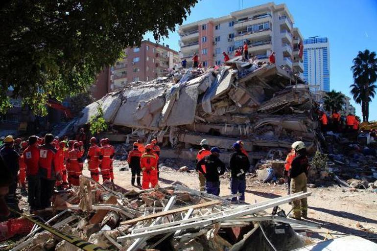 Depremde 36 kişinin öldüğü Rıza Bey Apartmanı inşaatında çalışan işçiler tespit edilecek