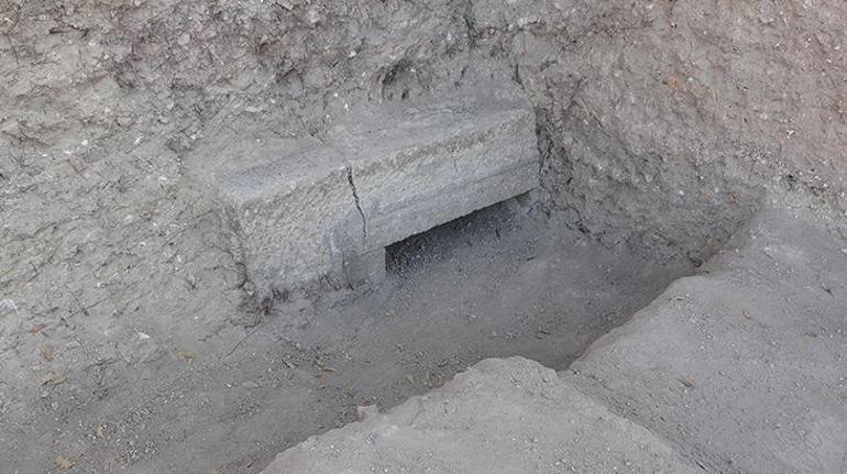 Çanakkalede Alexandria Troas Antik Kentinde 2 bin 200 yıllık çarşı kapısı bulundu