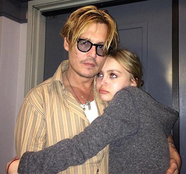 Lily-Rose Depp, Johnny Depp-Amber Heard davası boyunca neden sessiz kaldığını açıkladı
