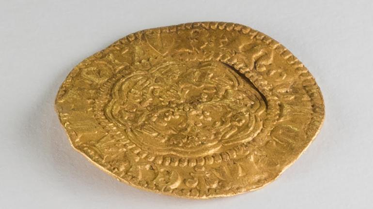Amatör tarih tutkunu ülkedeki en eski altın sikkeyi buldu