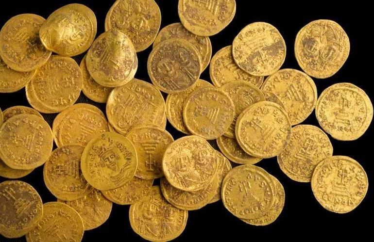 Amatör tarih tutkunu ülkedeki en eski altın sikkeyi buldu