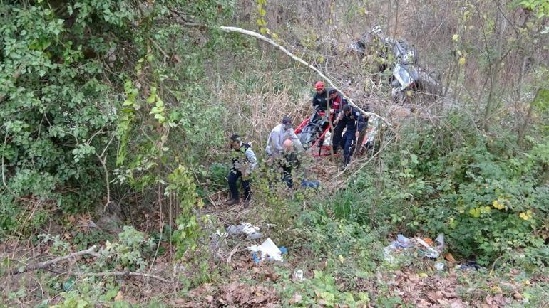 Bursada kontrolden çıkan otomobil 15 metre yükseklikten dereye uçtu : 1 ölü 1 yaralı