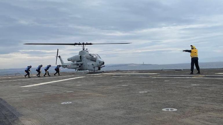 Gurur anı LHD Anadoluya ilk helikopterler başarıyla iniş yaptı