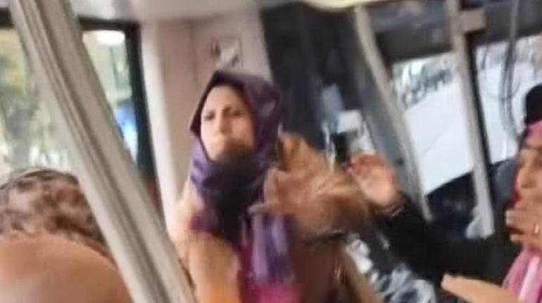 Tramvayda yolcuların kavgası İki kadın birbirine girdi