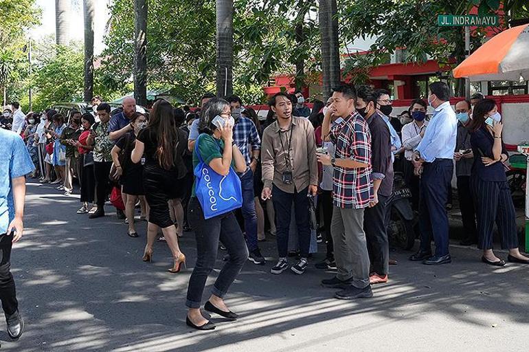 Endonezyada 5.6lık deprem hastaneyi yıktı Onlarca ölü, 300 yaralı