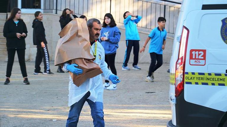 Okul bahçesindeki Atatürk büstünü kırdılar