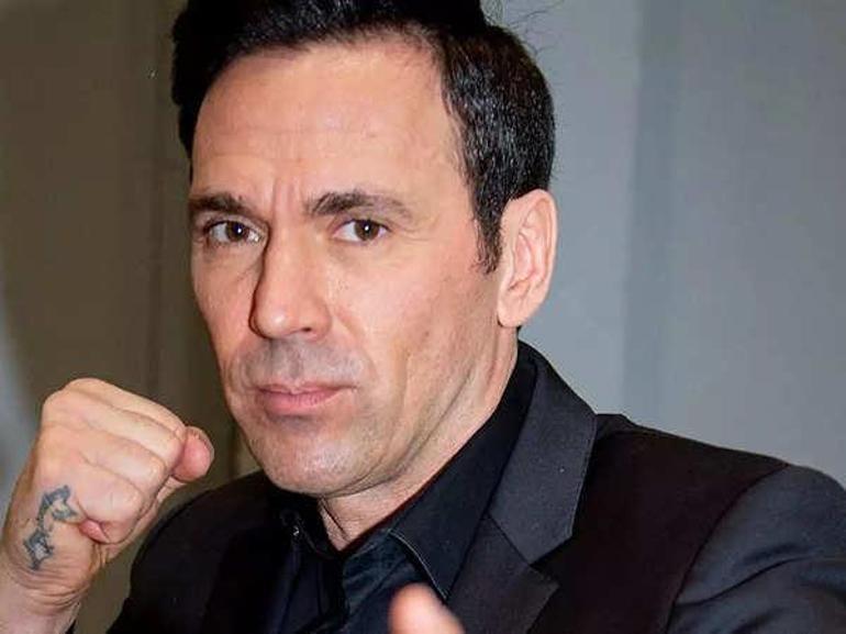 Oyuncu Jason David Frank eşini odadan çıkartıp, canına kıymış