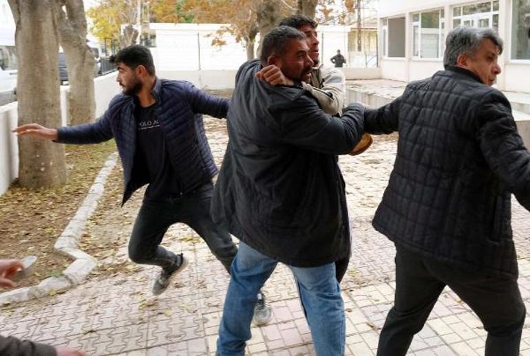 Karkamış’ta Ümit Özdağ’a protesto