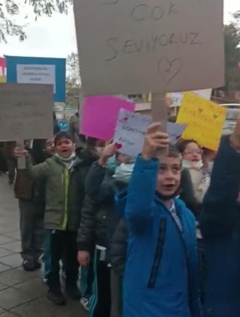 Kanser tedavisi gören öğretmene duygusal sürpriz Öğrencileri yalnız bırakmadı