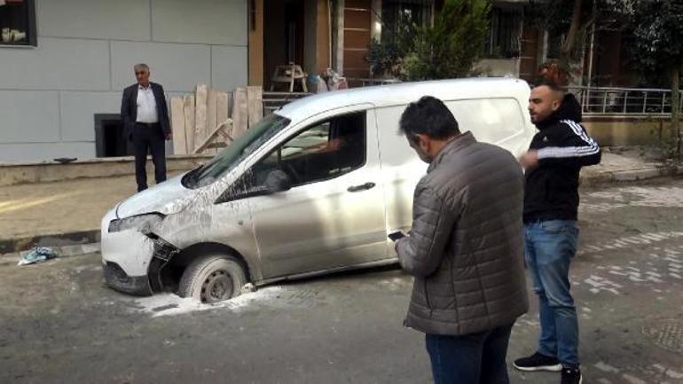 Avcılarda yol çöktü, sürücü yaralandı